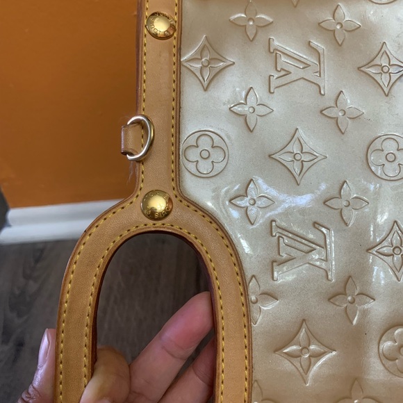 Roxbury - Picture 4 of 16